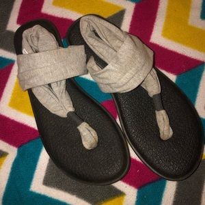 Sanuk sandal sz 9
